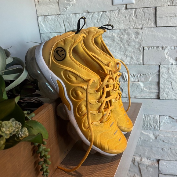 Nike Air Vapor Max Plus Women "Go the Extra Smile" Yellow/Orange Color - Picture 2 of 5
